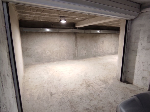 Дава се под наем Гараж / Паркомясто в Велико Търново, Бузлуджа - 40 кв.м за 86.7 € - Снимка #1