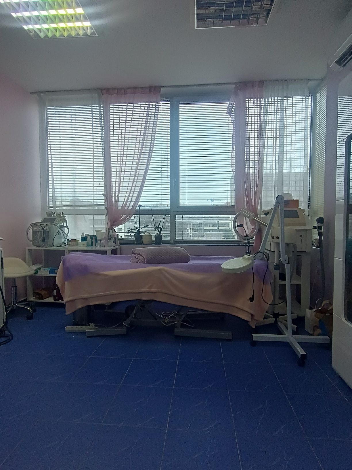 Дава се под наем  в Варна, Погреби -  кв.м за 298.86 € - Снимка #1