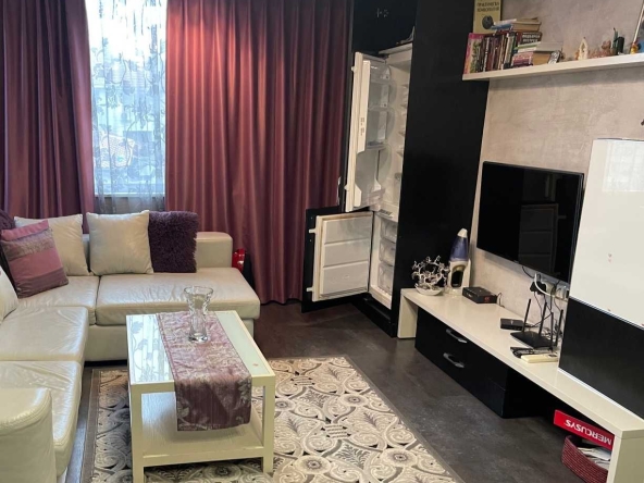 Дава се под наем Тристаен апартамент в Бургас, Център - 88 кв.м за 280.5 € - Снимка #1