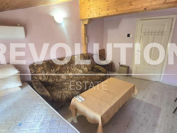 Дава се под наем Етаж от къща в Варна, Център - 50 кв.м за 275 € - Снимка #1