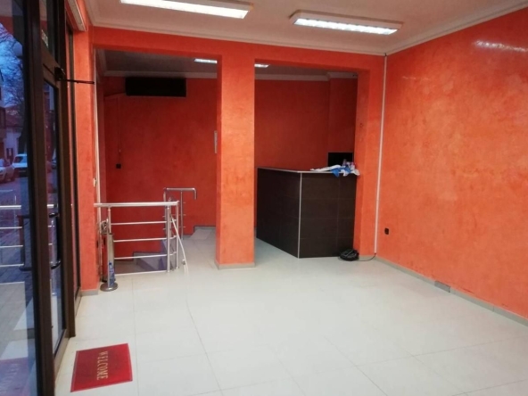 Дава се под наем Магазин в Пловдив, Център - 93 кв.м за 475 € - Снимка #1