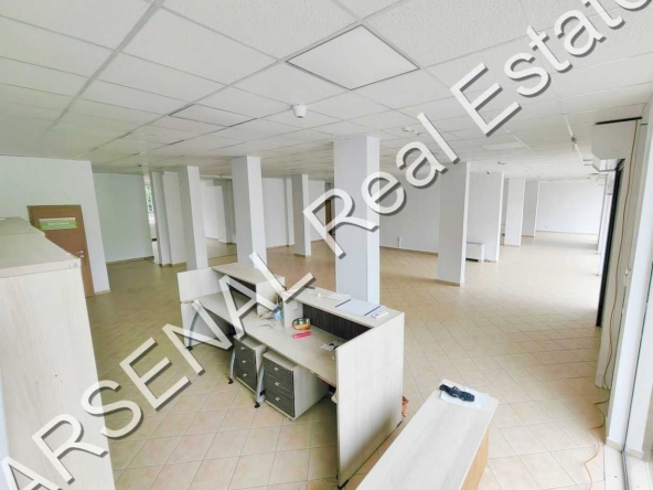 Дава се под наем Магазин в София, Младост 1 - 550 кв.м за 5000 € - Снимка #1