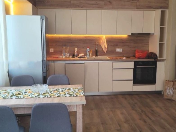 Дава се под наем Тристаен апартамент в Варна, Победа - 83 кв.м за 750 € - Снимка #1