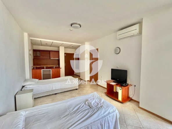 Двустаен апартамент в к.к. Слънчев бряг - 71 кв.м за 510 €/кв.м - Снимка #1