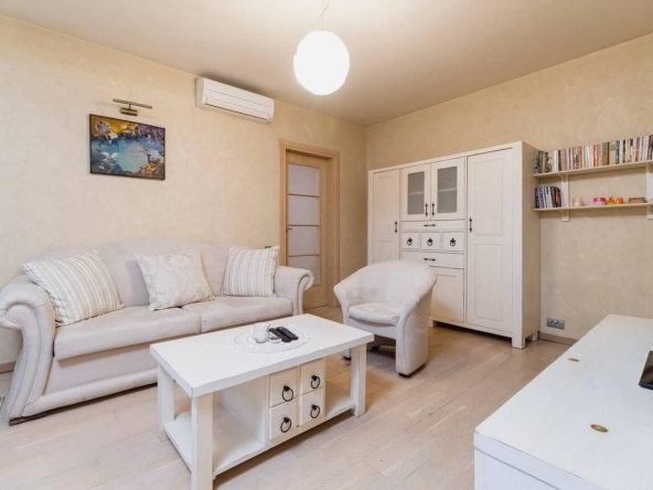 Дава се под наем Двустаен апартамент в Пловдив, Кършияка - 67 кв.м за 350 € - Снимка #1