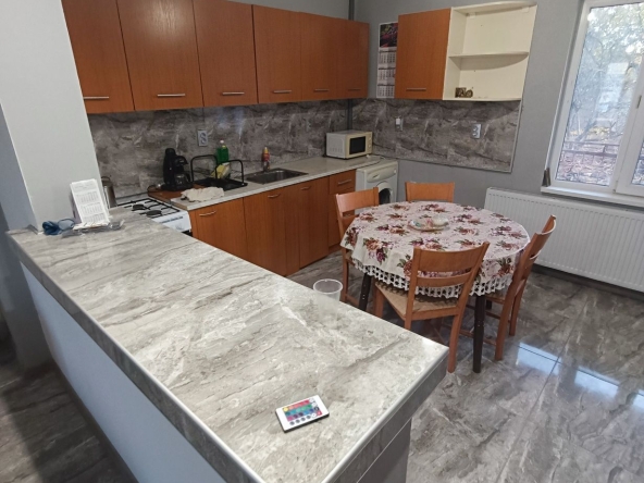 Дава се под наем Етаж от къща в София, Курило - 135 кв.м за 670 € - Снимка #1