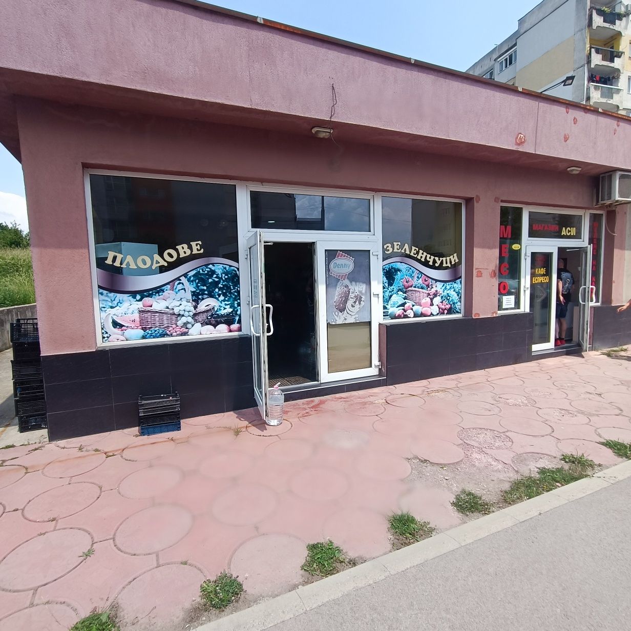 Дава се под наем Магазин в Перник, Ладовица - 55 кв.м за 548.25 € - Снимка #1