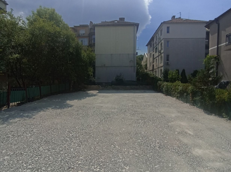 Дава се под наем Гараж / Паркомясто в София, Лозенец - 15 кв.м за 122.4 € - Снимка #1