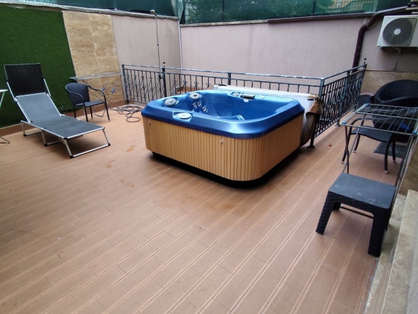 Дава се под наем Тристаен апартамент в Варна, Гръцка махала - 120 кв.м за 1275 € - Снимка #1