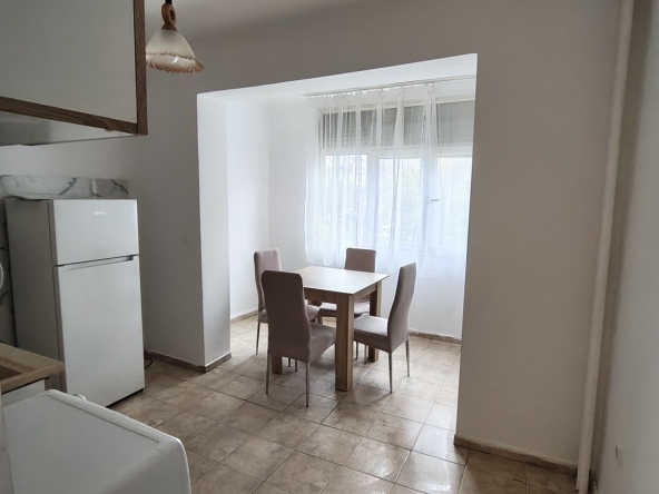 Дава се под наем Двустаен апартамент в Варна, м-т Траката - 44 кв.м за 290.7 € - Снимка #1