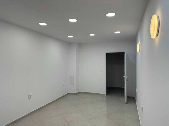 Дава се под наем Офис в Велико Търново, Бузлуджа - 40 кв.м за 19.89 € - Снимка #1