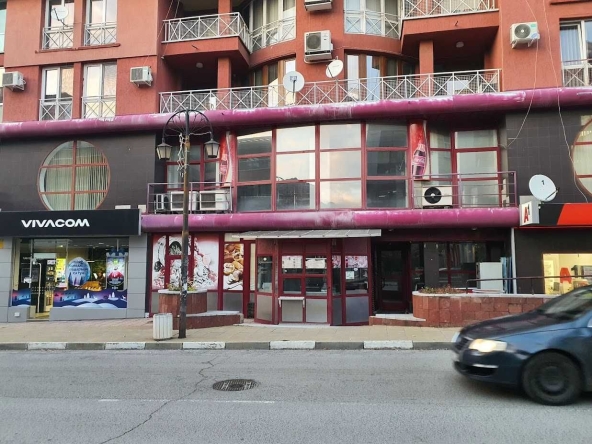 Магазин в Пирдоп - 306 кв.м за 867 €/кв.м - Снимка #1