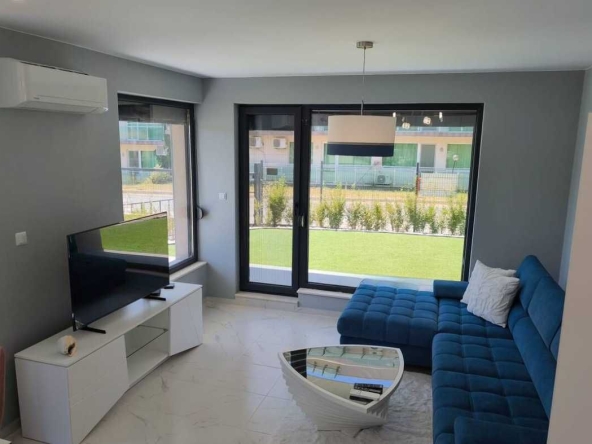 Тристаен апартамент в Бургас, Сарафово - 100 кв.м за 2300 €/кв.м - Снимка #1