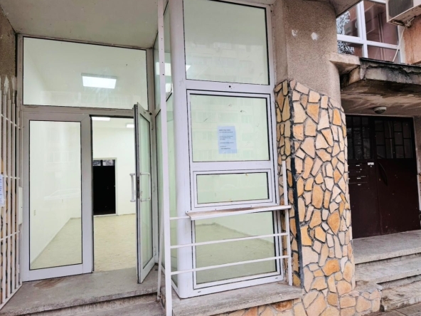 Дава се под наем Магазин в София, Център - 52 кв.м за 612 € - Снимка #1