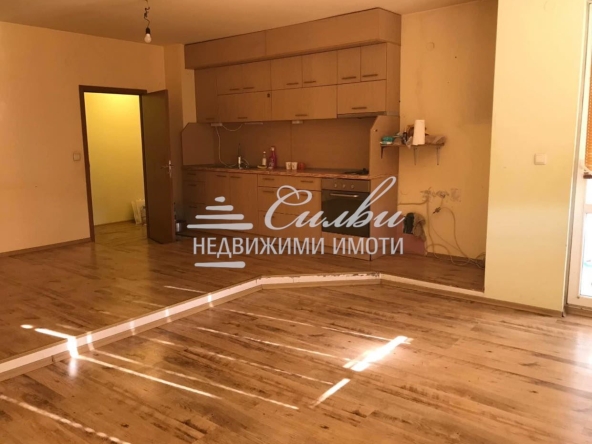 Тристаен апартамент в Шумен, Център - 97 кв.м за 1183 €/кв.м - Снимка #1