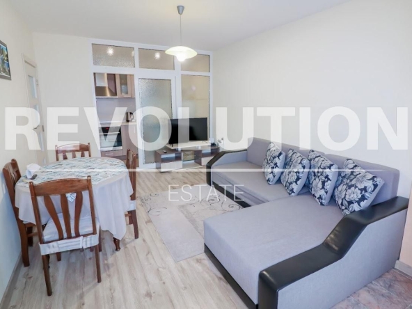 Дава се под наем Двустаен апартамент в Варна, Център - 65 кв.м за 548.25 € - Снимка #1