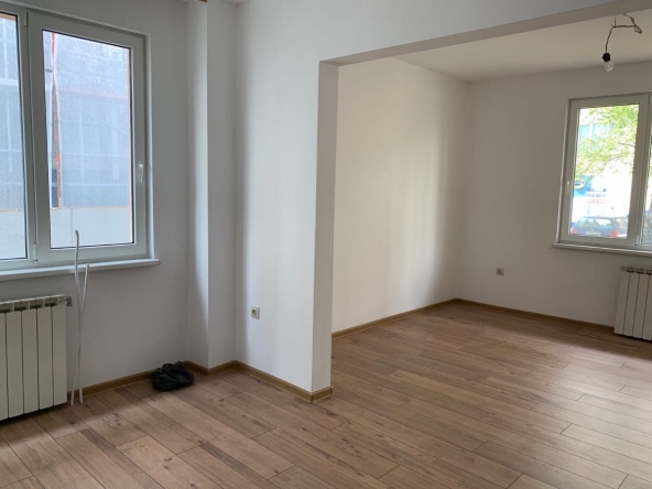Дава се под наем Офис в София, Красно село - 80 кв.м за 917.49 € - Снимка #1