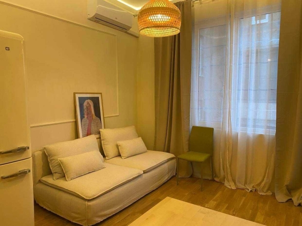 Дава се под наем Двустаен апартамент в София, Център - 55 кв.м за 841.5 € - Снимка #1