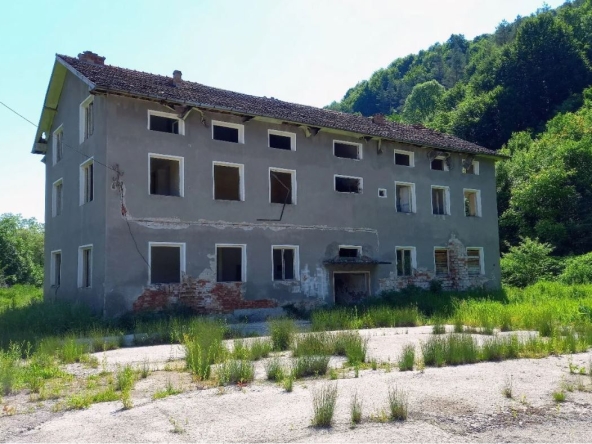 Промишлена сграда в с. Младен, Област Габрово - 883 кв.м за 195 €/кв.м - Снимка #1