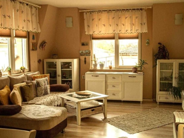 Дава се под наем Едностаен апартамент в Бургас, Център - 50 кв.м за 325 € - Снимка #1