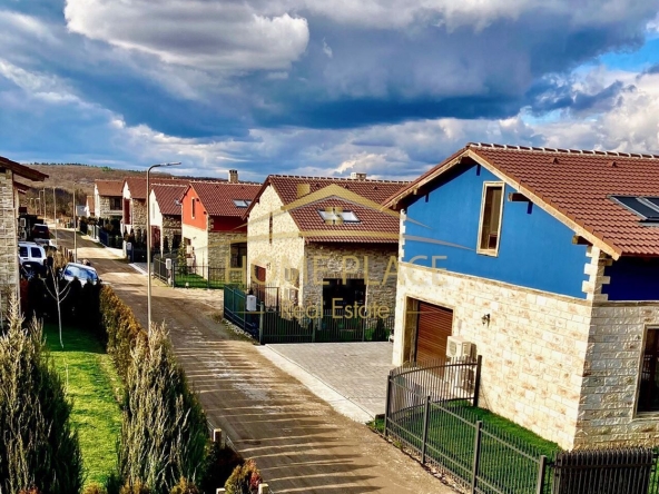 Къща в с. Приселци, Област Варна - 240 кв.м за 1084 €/кв.м - Снимка #1