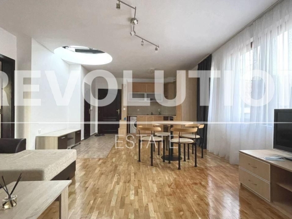 Дава се под наем Двустаен апартамент в Варна, Център - 65 кв.м за 580 € - Снимка #1