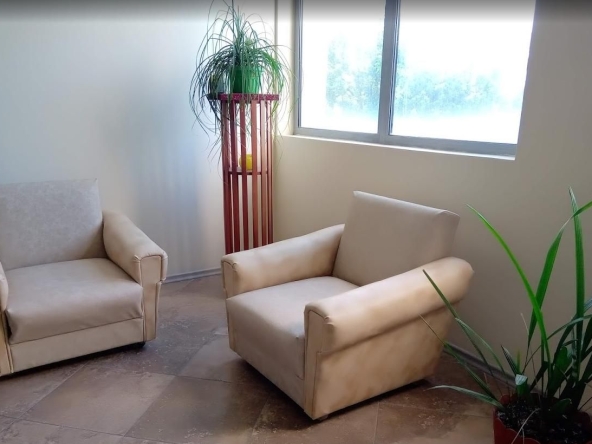 Дава се под наем Офис в Пловдив, Гагарин - 114 кв.м за 470 € - Снимка #1