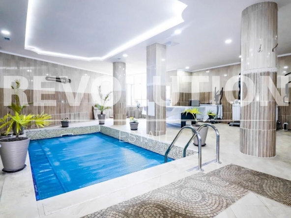 Дава се под наем Многостаен апартамент в Варна, Младост 1 - 300 кв.м за 1800 € - Снимка #1