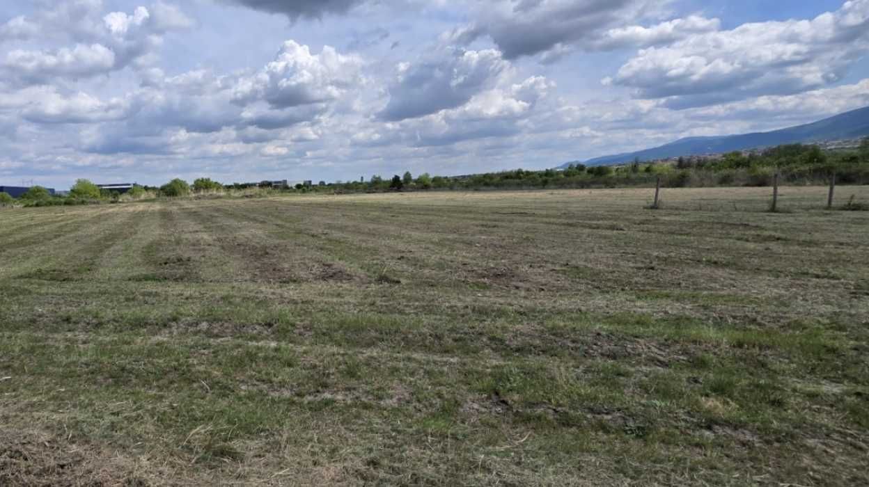 Парцел в Пловдив, Южен - 17389 кв.м за 72 €/кв.м - Снимка #1