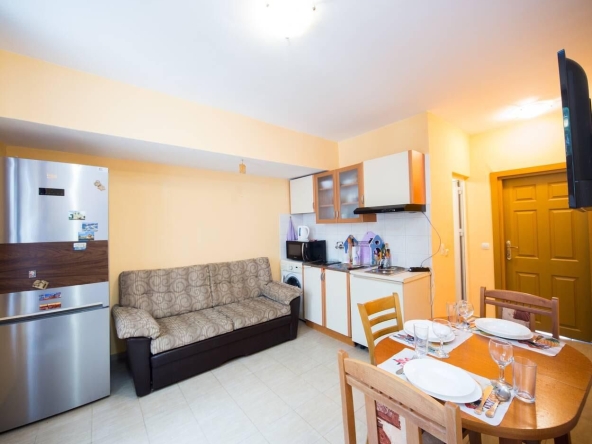 Дава се под наем Двустаен апартамент в Бургас, Център - 45 кв.м за 408 € - Снимка #1