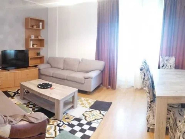 Дава се под наем Тристаен апартамент в Пловдив, Център - 72 кв.м за 214.2 € - Снимка #1