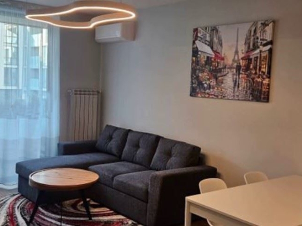 Дава се под наем Двустаен апартамент в София, Изгрев - 66 кв.м за 816.51 € - Снимка #1