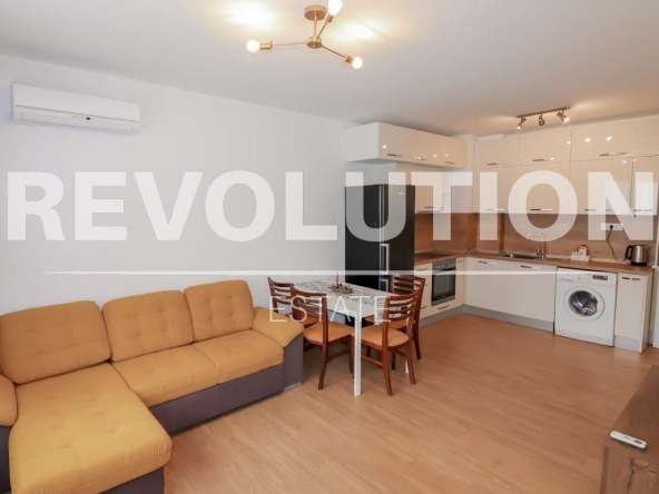 Дава се под наем Двустаен апартамент в Варна, Бриз - 70 кв.м за 698.19 € - Снимка #1