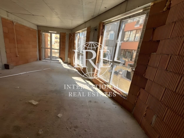 Двустаен апартамент в Варна, Погреби - 79 кв.м за 830 €/кв.м - Снимка #1