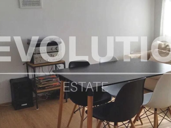 Дава се под наем Тристаен апартамент в Варна, Център - 86 кв.м за 797.64 € - Снимка #1