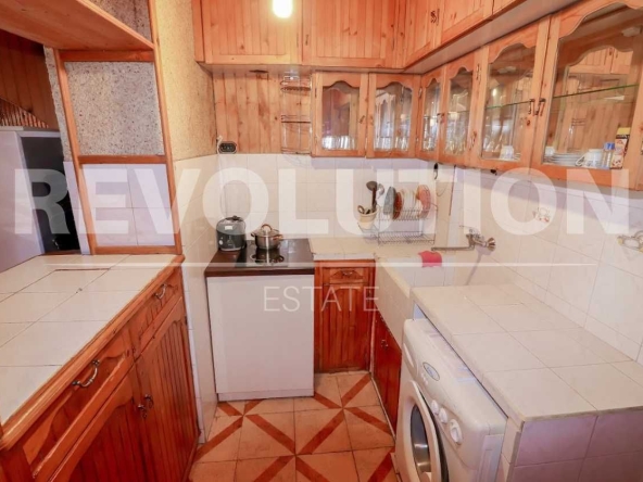 Дава се под наем Двустаен апартамент в Варна, Център - 48 кв.м за 323.85 € - Снимка #1