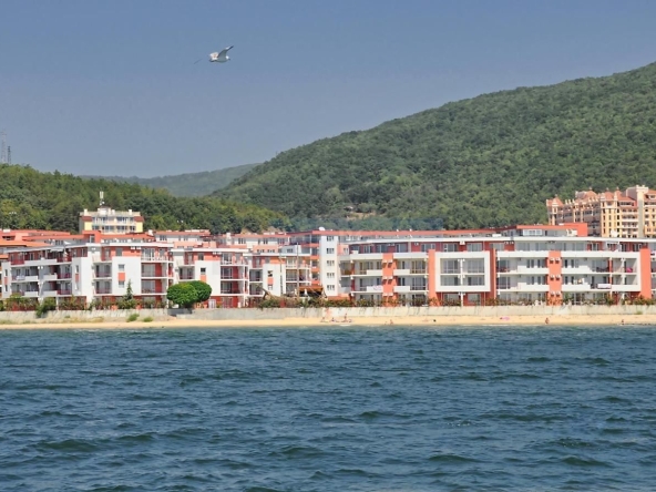 Тристаен апартамент в к.к. Елените - 107 кв.м за 729 €/кв.м - Снимка #1