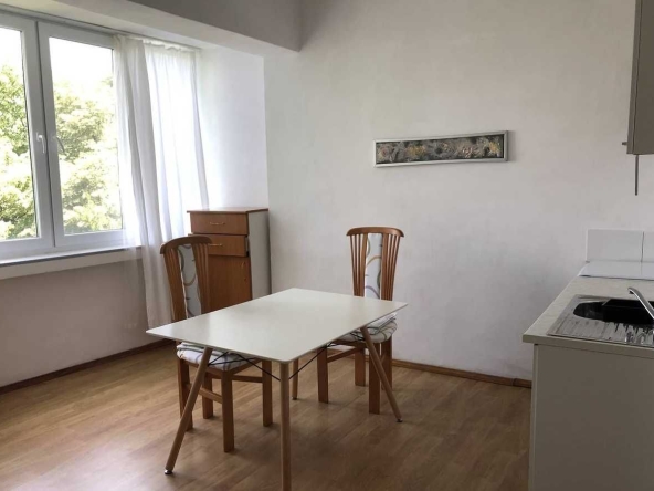 Дава се под наем Двустаен апартамент в Бургас, Лазур - 70 кв.м за 225 € - Снимка #1