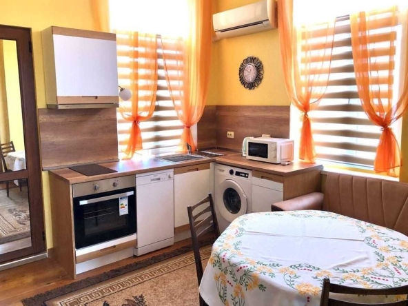 Дава се под наем Двустаен апартамент в Бургас, Център - 50 кв.м за 500 € - Снимка #1