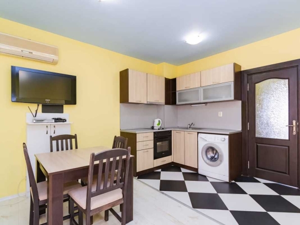 Дава се под наем Двустаен апартамент в Бургас, Лазур - 70 кв.м за 250 € - Снимка #1