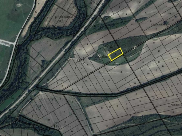 Земеделски имот в Стражица -  кв.м за 2550 €/дка - Снимка #1