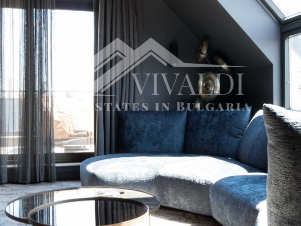 Мезонет в Варна, Гръцка махала - 346 кв.м за 4047 €/кв.м - Снимка #1