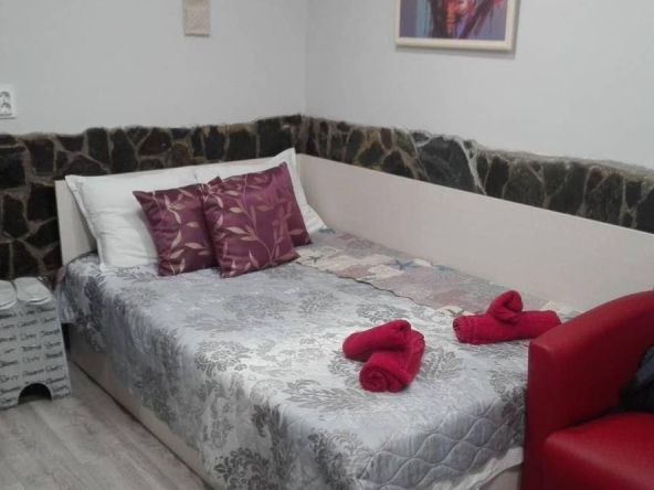 Дава се под наем Едностаен апартамент в Пловдив, Център - 25 кв.м за 178.5 € - Снимка #1