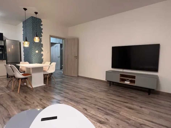 Дава се под наем Тристаен апартамент в Пловдив, Кършияка - 98 кв.м за 450 € - Снимка #1