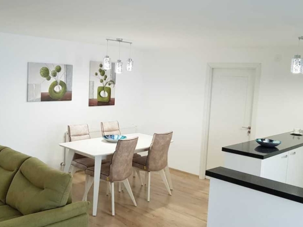 Дава се под наем Двустаен апартамент в Пловдив, Каменица 2 - 60 кв.м за 265.2 € - Снимка #1