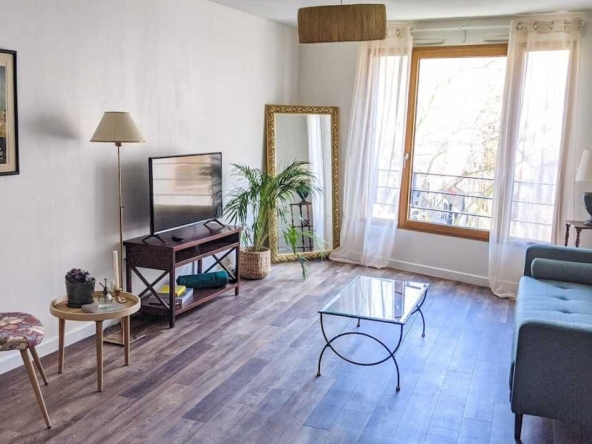 Дава се под наем Двустаен апартамент в Пловдив, Кършияка - 53 кв.м за 306 € - Снимка #1