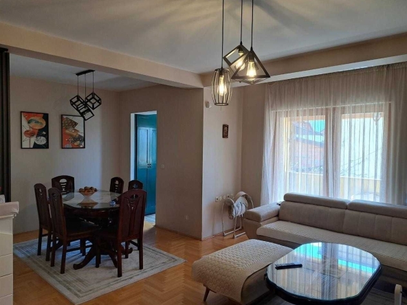 Дава се под наем Тристаен апартамент в София, Редута - 96 кв.м за 612 € - Снимка #1