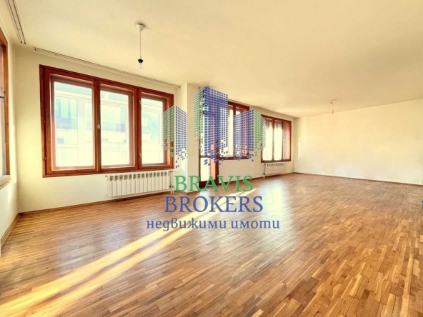 Четиристаен апартамент в Варна, Център - 123 кв.м за 1748 €/кв.м - Снимка #1