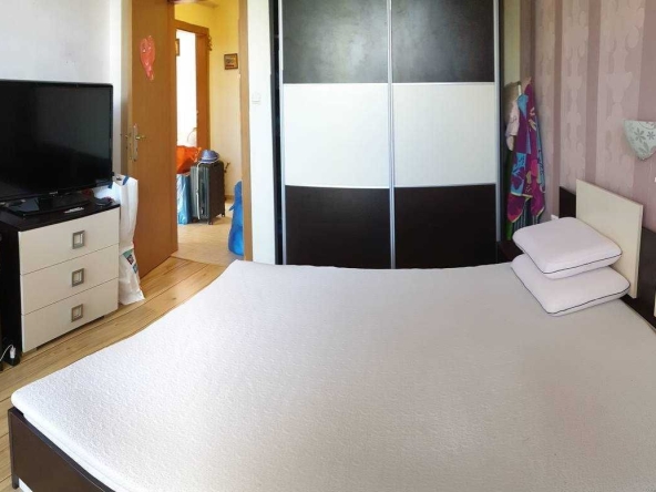 Дава се под наем Тристаен апартамент в Бургас, Славейков - 100 кв.м за 153 € - Снимка #1