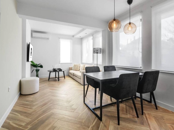 Дава се под наем Двустаен апартамент в Варна, Гръцка махала - 56 кв.м за 850 € - Снимка #1